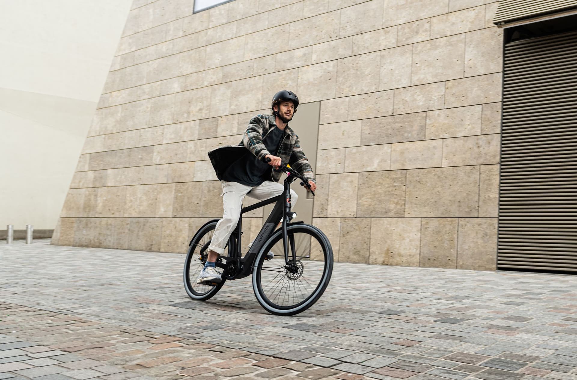 Cortina E-Blau review door Bright